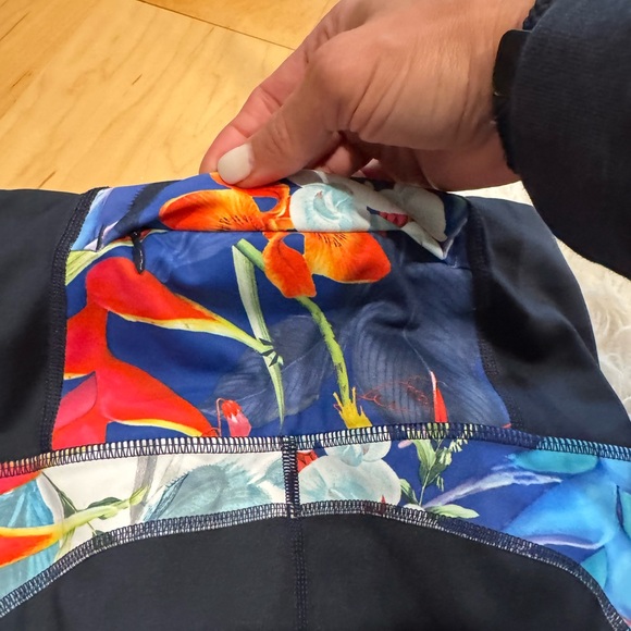 ATHLETA women’s floral tropical leggings mesh pocket size XS - Picture 6 of 7